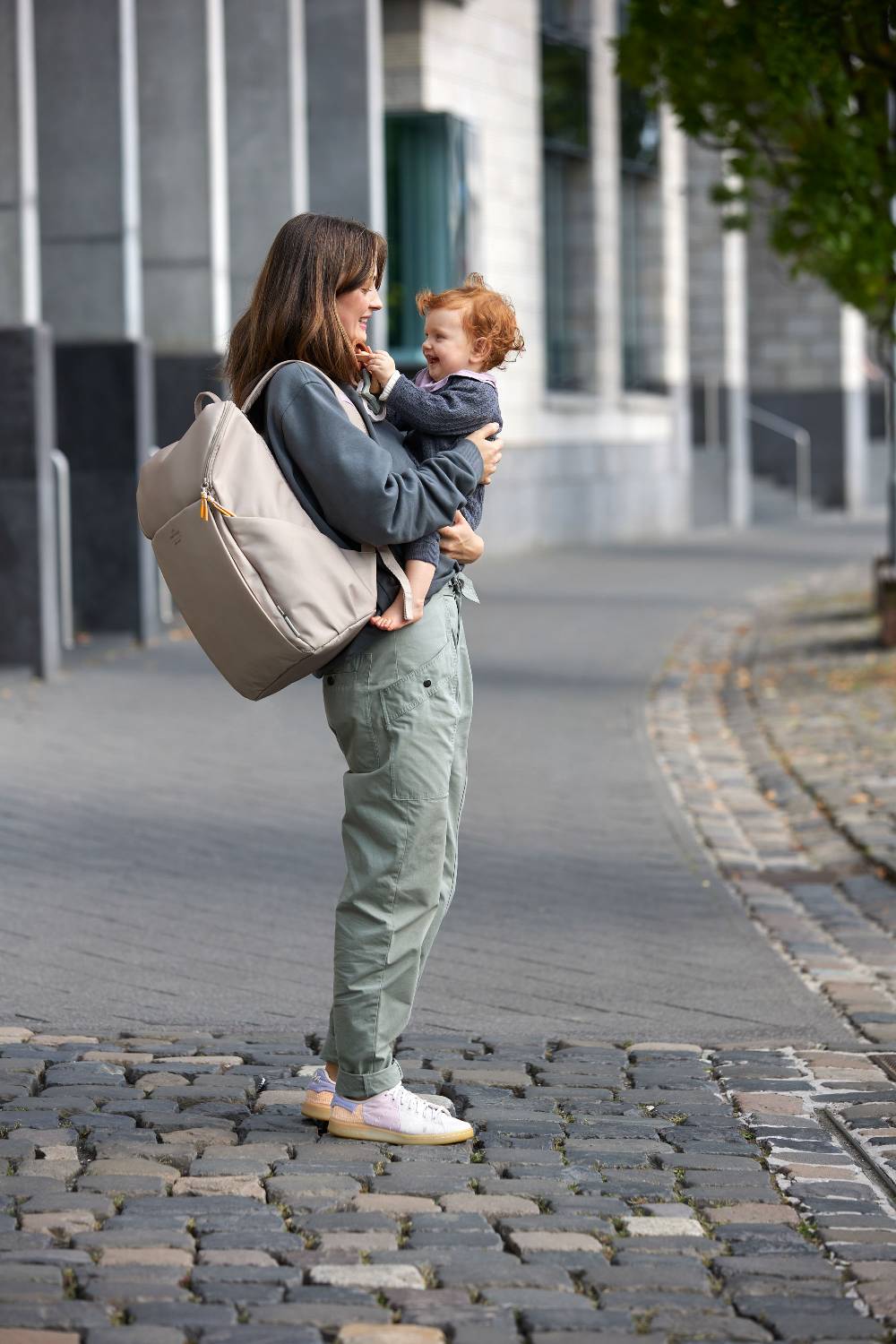 Lässig Wickelrucksack - Slender Up Backpack, Taupe Muttertagsangebot