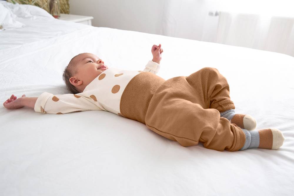 Lässig Babyhose - Bio Baumwolle, Karamell Angebote