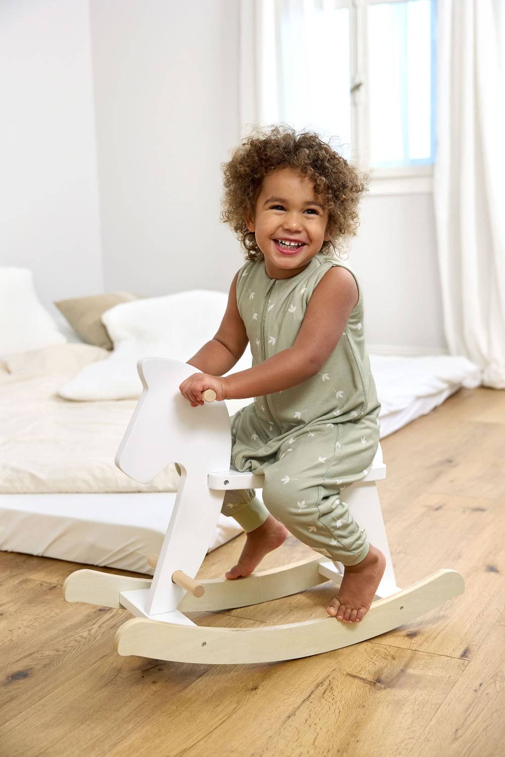 Lässig Kinder Schlafoverall 0,5 TOG - Blätter, Oliv Begrenztes Angebot