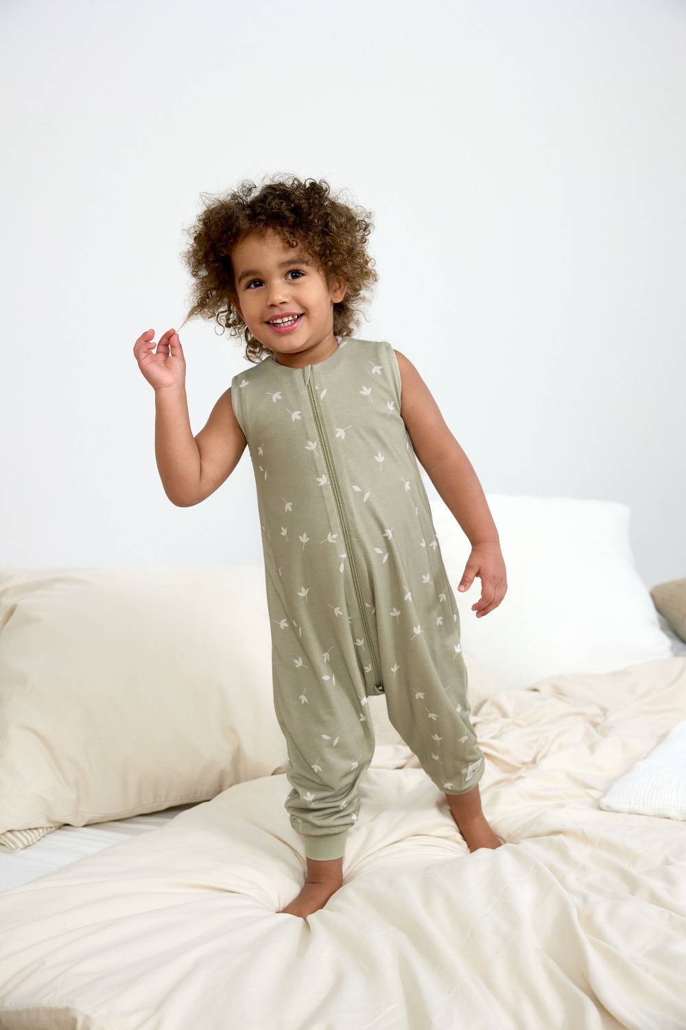 Lässig Kinder Schlafoverall 0,5 TOG - Blätter, Oliv Begrenztes Angebot