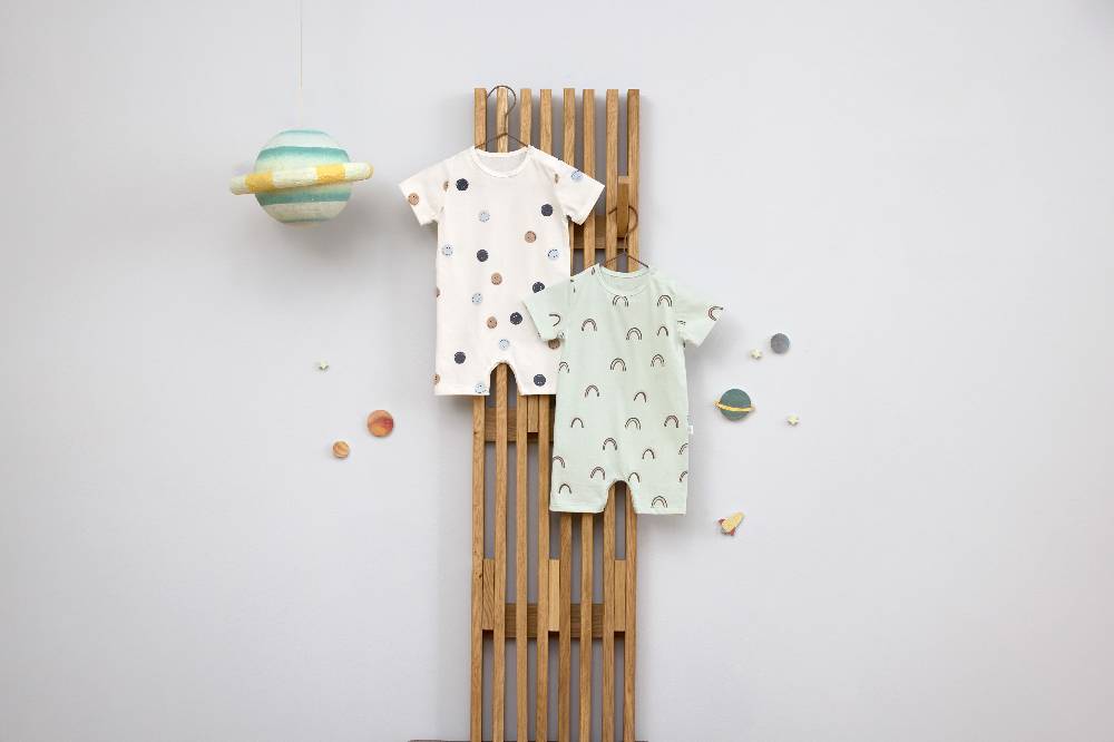 Lässig Baby Jumpsuit - Bio Baumwolle, Smile, Milky Saisonschlussverkauf