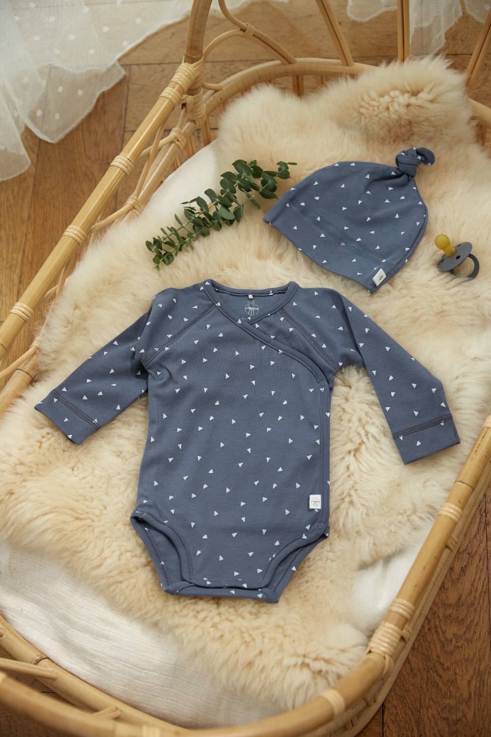 Lässig Baby Wickelbody langarm - Bio Baumwolle, Dreiecke, Blau Valentinstagsangebot