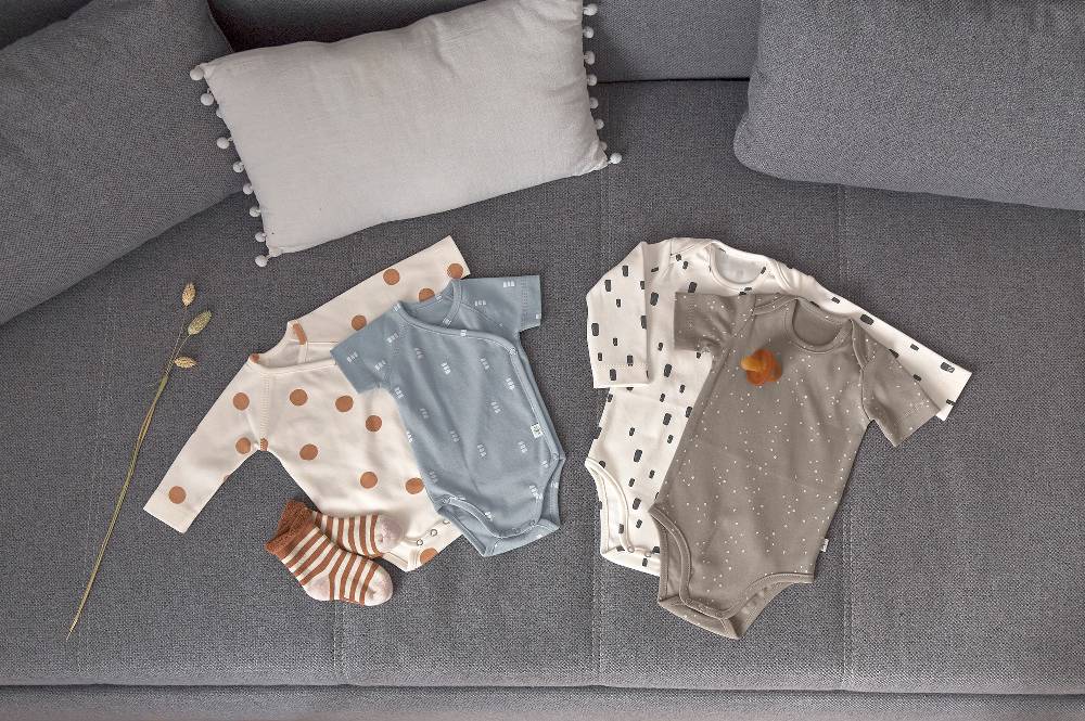 Lässig Baby Body kurzarm - Bio Baumwolle, Punkte, Taupe Tiefpreis