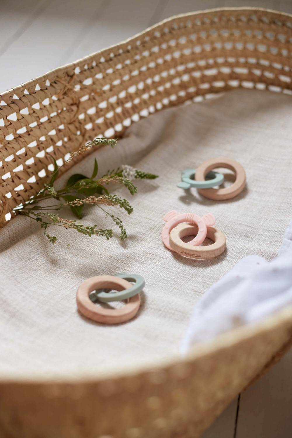 Lässig Holz Greifling mit Beißhilfe - Teether, Little Chums Dog 50% Rabatt für begrenzte Zeit