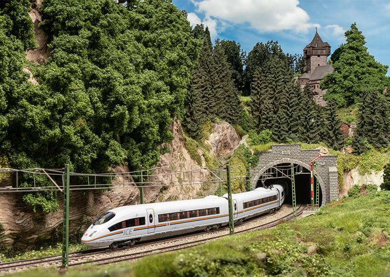 Märklin Triebwagenzug ICE 3, Baureihe 403 Top Angebot