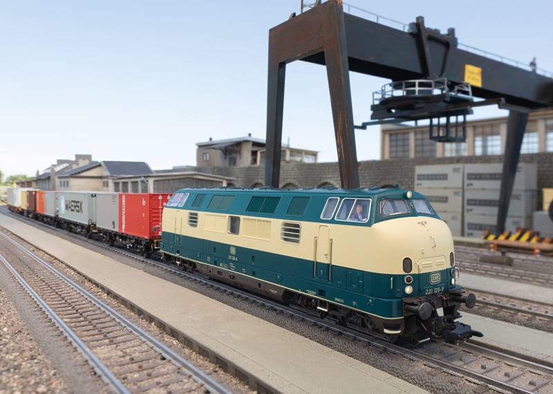 Märklin Schwere Diesellokomotive Baureihe 221 Online Outlet