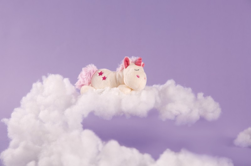 NICI Liegendes Kuscheltier Schlafeinhorn Theodor auf Wolke NICI GREEN Letzter Tag