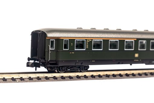 Piko N Schürzeneilzugwagen 1./2. Klasse DB III Artikelnummer: 40625 Nur noch ein Tag übrig