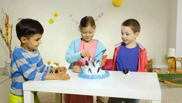 Ravensberger Matratzen Plitsch - Platsch Pinguin - Kinderspiel ab 4 Jahren Online