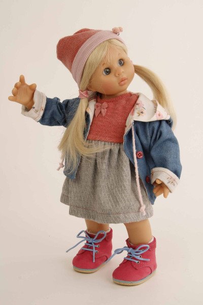 Schildkröt Manufaktur Puppe Müller-Wichtel Lotta 30 cm blonde Haare, Kleidung grau/rot/blau JETZT KAUFEN