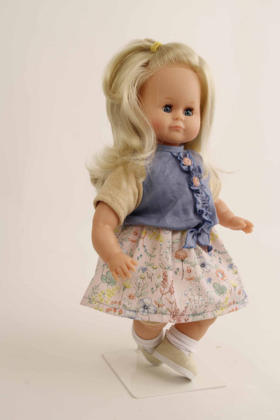 Schildkröt Manufaktur Puppe Schlummerle 37 cm blonde Haare, blaue Schlafaugen, Blumenkleidung rose/bleu Großer Ausverkauf