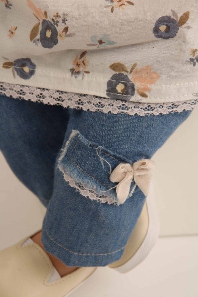 Schildkröt Manufaktur Puppe Hanni 45 cm rote Haare, blaue Schlafaugen, Jeanshose+ Blumenshirt Preisnachlass