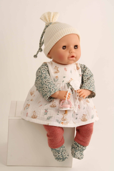 Schildkröt Manufaktur Baby Amy 45 cm mit Schnuller, Malhaar, braune Schlafaugen, Kleidung rot/grün/weiss Begrenzt auf 3 Tage