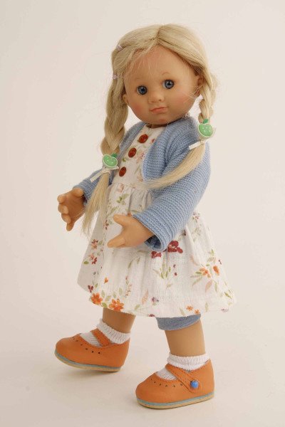 Schildkröt Manufaktur Puppe Müller-Wichtel Pia 30 cm blonde Haare, Blumenkleidung 50% Rabatt für begrenzte Zeit