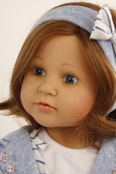 Schildkröt Manufaktur Puppe Johanna von Brigitte Paetsch 70 cm sitzend, braune Haare, Kleidung blau/weiss Bestseller