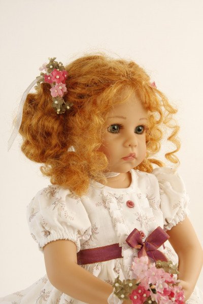 Schildkröt Manufaktur Puppe Elena sitzend 53 cm von Sybille Sauer rote Haare, festliches Kleid Bis zu 65% Rabatt