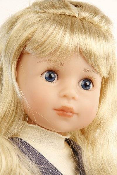 Schildkröt Manufaktur Stehpuppe Yella 46 cm blonde Haare, Kleidung weiss/blau Sonderangebot der Fabrik