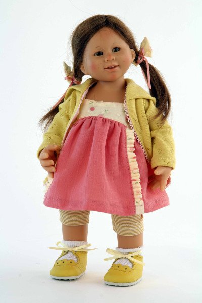 Schildkröt Manufaktur Puppe Müller-Wichtel Rosi 30 cm braune Haare, Sommerkleid pink/gelb zollfrei