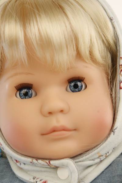 Schildkröt Manufaktur Puppe Hanni 45 cm blonde Haare, blaue Schlafaugen, Kleidung rose/blau/mint im Angebot