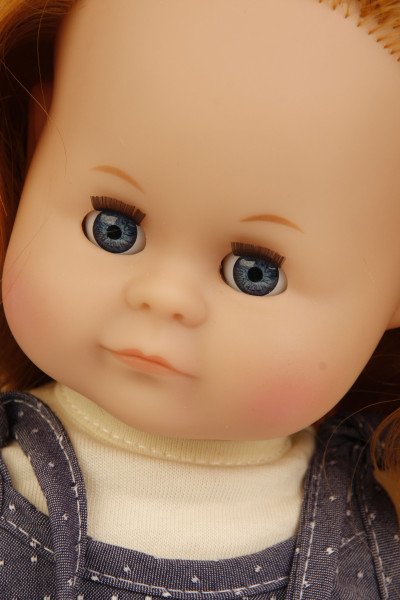 Schildkröt Manufaktur Puppe Schlummerle 37 cm rote Haare, blaue Schlafaugen, Kleidung gelb/blau/beige Schlussverkauf