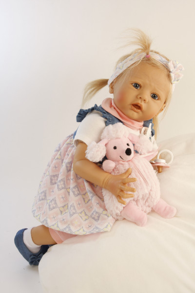 Schildkröt Manufaktur Baby Pina 52 cm von Karola Wegerich , blonde Haare, Kleidung weiss/blau/rose Heißer Verkauf
