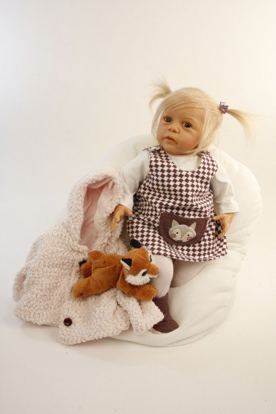 Schildkröt Manufaktur Puppe Leni 50 cm von Gudrun Legler blonde Haare, Kleidung rose/weiss/bran Exklusive Angebote