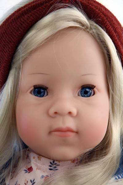 Schildkröt Manufaktur Puppe Elli 52 cm blonde Haare, blaue Schlafaugen, Kleidung winterlich blau/rose Auslauf