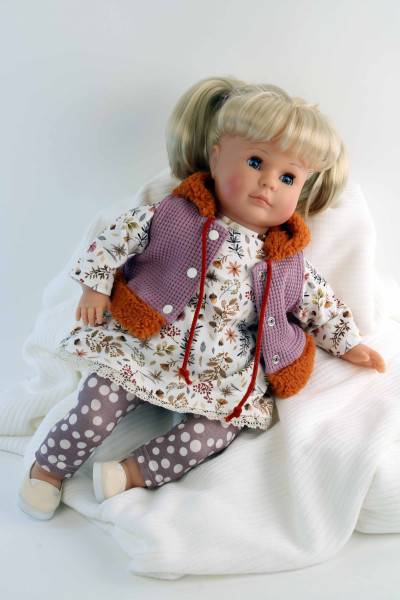 Schildkröt Manufaktur Puppe Hanni 45 cm blonde Haare, blaue Schlafaugen, Kleidung lila/weiss/braun Letzter Tag