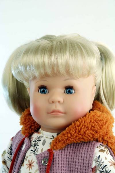 Schildkröt Manufaktur Puppe Hanni 45 cm blonde Haare, blaue Schlafaugen, Kleidung lila/weiss/braun Letzter Tag