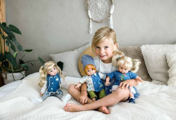 Schildkröt Manufaktur Puppe Schlummerle 32 cm blonde Haare, blaue Schlafaugen, Sommerkleidung Dino Speichern exportieren