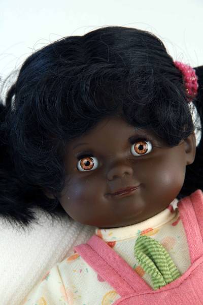 Schildkröt Manufaktur Puppe Schlummerle Gr. 32 schwarze Haare, braune Schlafaugen, Kleidung rose/gelb/grün 50% Rabatt für begrenzte Zeit