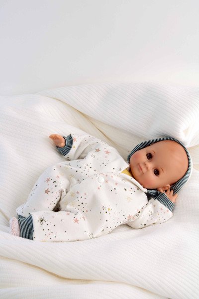 Schildkröt Manufaktur Puppe Schlummerle 32 cm mit Malhaar und braunen Schlafaugen, Overall weiß/blau Online