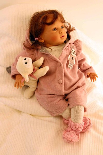 Schildkröt Manufaktur Puppe Rosalie 50 cm von Gudrun Legler, braune Haare, Hasenoverall Vatertagsangebot