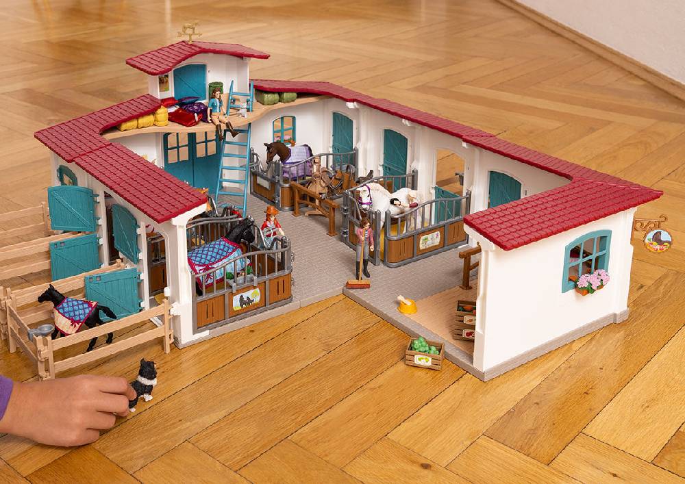 Schleich Sattelkammer Fabrikladen