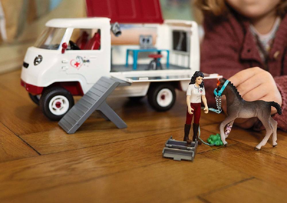 Schleich Mobile Tierärztin mit Hannoveraner Fohlen Angebote