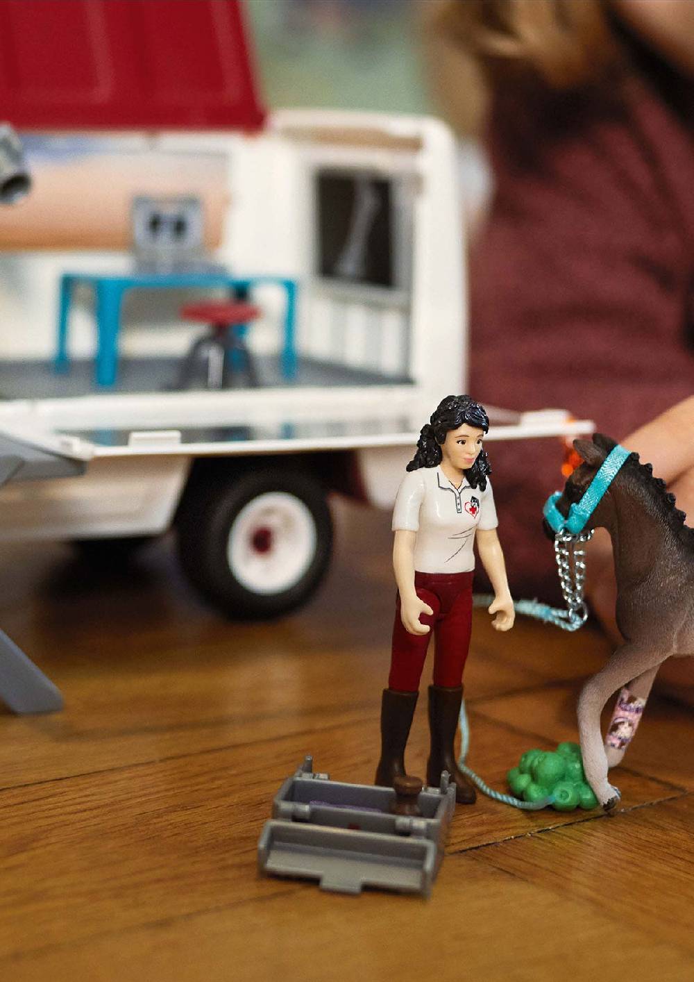 Schleich Mobile Tierärztin mit Hannoveraner Fohlen Angebote
