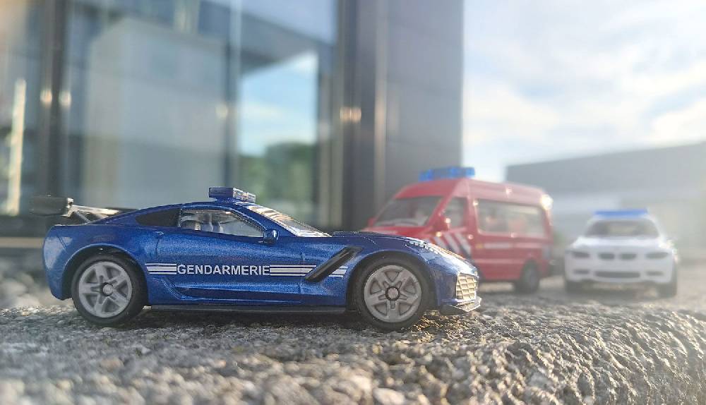 Siku Chevrolet Corvette ZR1 Gendarmerie 10152500100 Nur noch ein Tag übrig