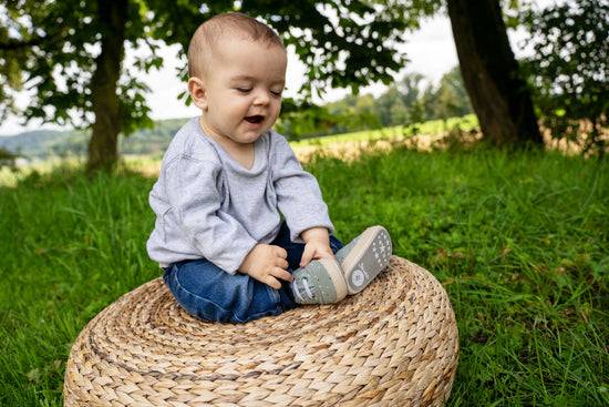 Sterntaler Babyschuh mit elastischen Schnürsenkeln in steingrün Begrenzt auf 3 Tage