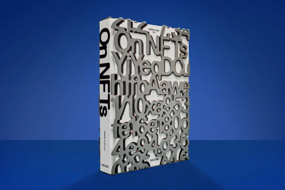 TASCHEN On NFTs. Art Edition No. 1–100, Sofia Crespo ‘{{floral automata_1236}}’ 50% Rabatt für begrenzte Zeit